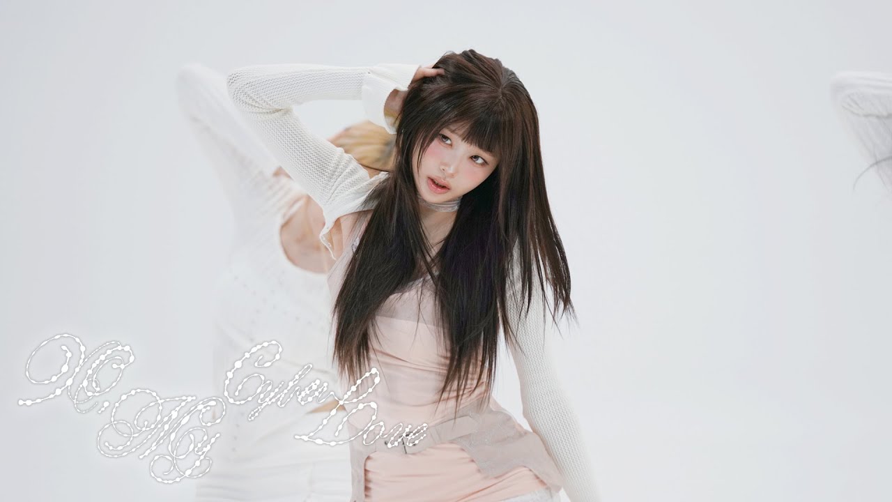 CHUU 츄 'XO, My Cyberlove' 직캠 | Performance Video