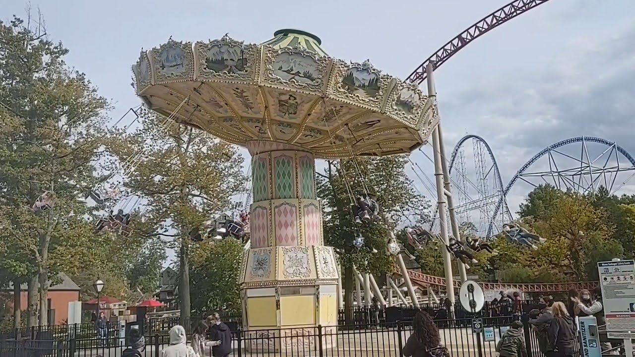 Wave Swinger \\ Swing Ride @ Cedar Point