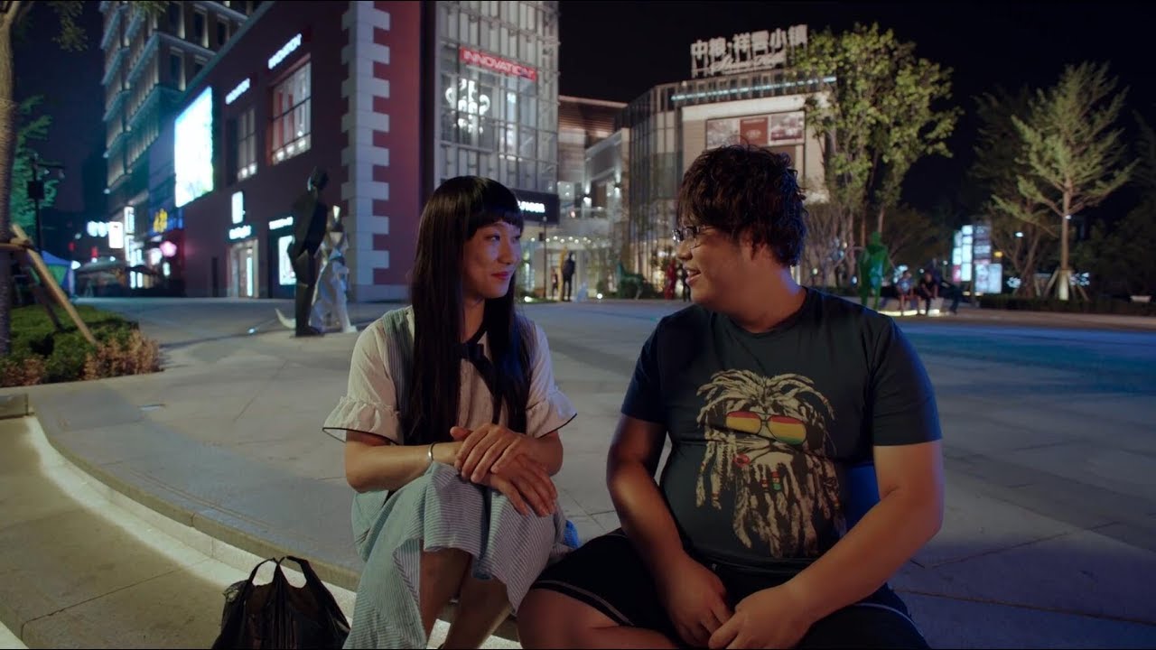 【奇葩组合】饥渴男与快餐女街头秘密交易，实在忍不住了竟然还要插队？