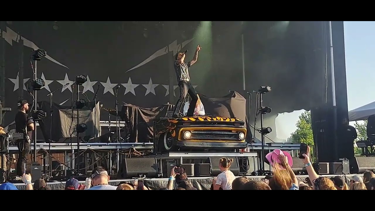 @YelaWolfOfficial   LIVE | July 3rd 2023 | Des Moines, IA | FULL SHOW