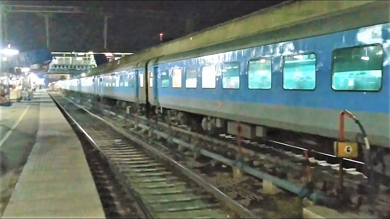 (12013) Shatabdi Express (New Delhi - Amritsar) Arrival At Ludhiana Junction With WAP7 Locomotive.!