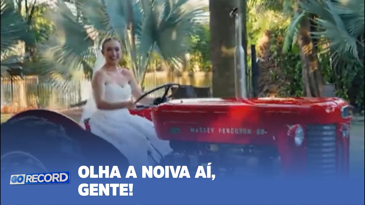 NOIVA CHEGA EM CASAMENTO DIRIGINDO UM TRATOR