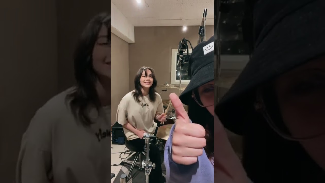 🎸Ale🎸 aprendiendo a tocar la batería con la ayuda de 🌪️Pau🥁 16/01/2022 #TheWarning