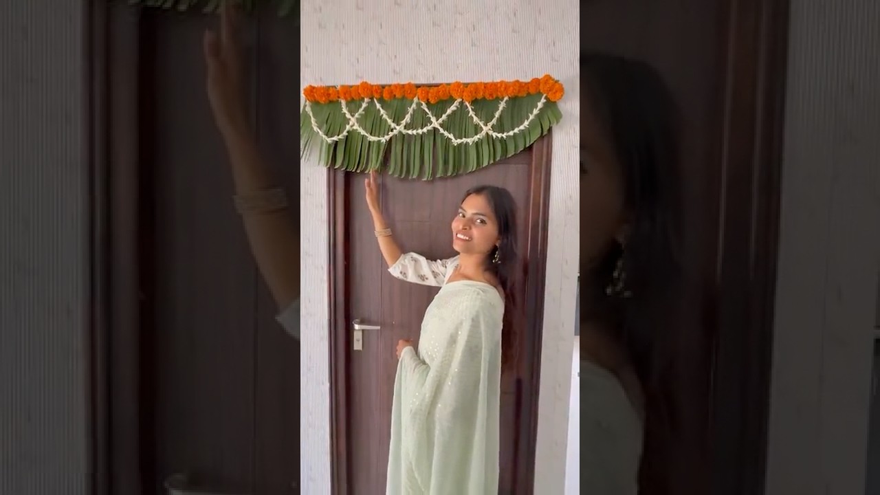 DIY Banana Leaf Toranam in 5 minutes 🤩🌿 #uniquetoranam #toranamideas #festivaldecor