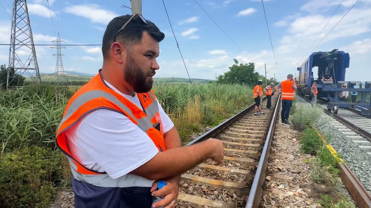 Lucrări Quick Wins, Regionala Brașov - descărcare șine cu un utilaj special