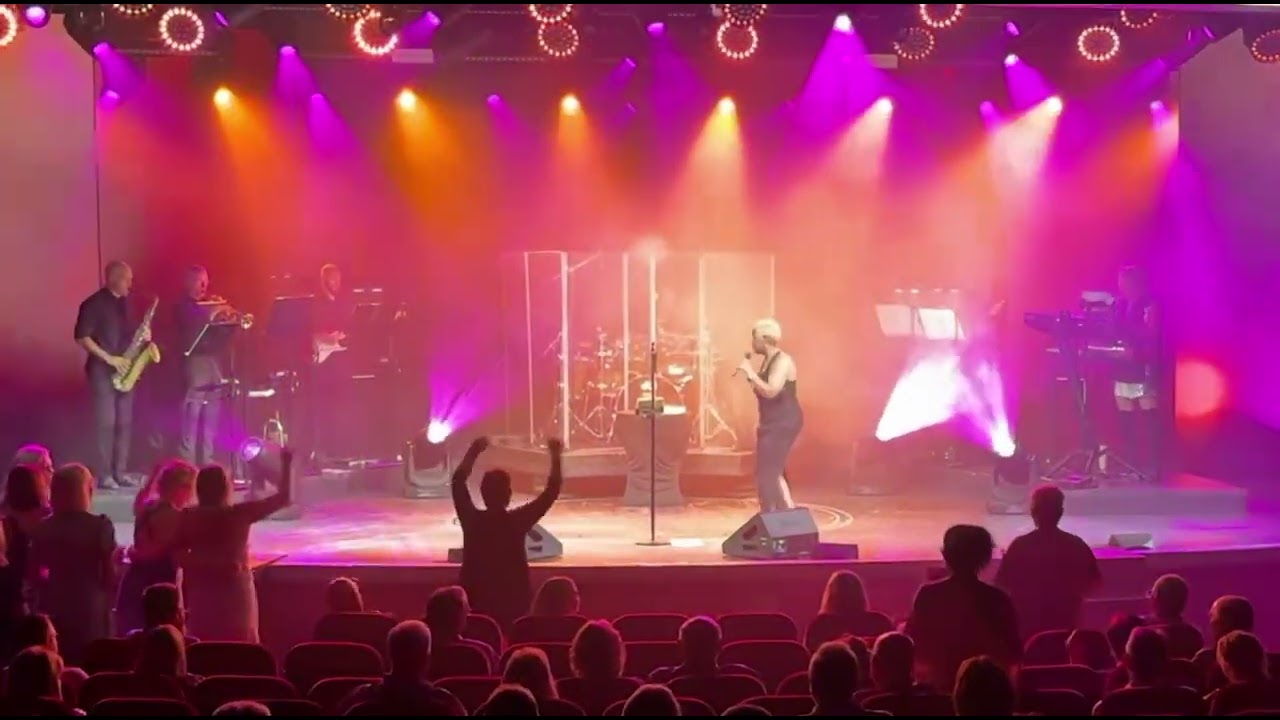 Arvia orchestra with Jackie Deane 