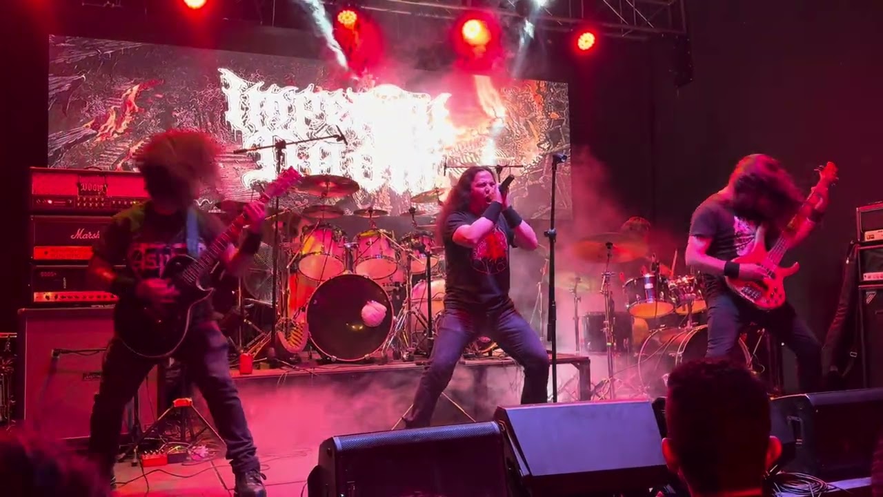 Kingdom of the Dead en vivo en Capital junto a skeletal remains 2025