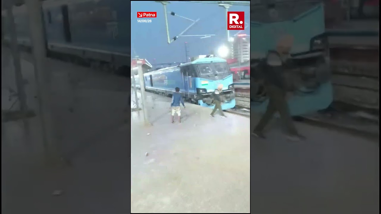 BREAKING: Students Protest Against Train Delay, Clash With Police | Patna | Bihar
