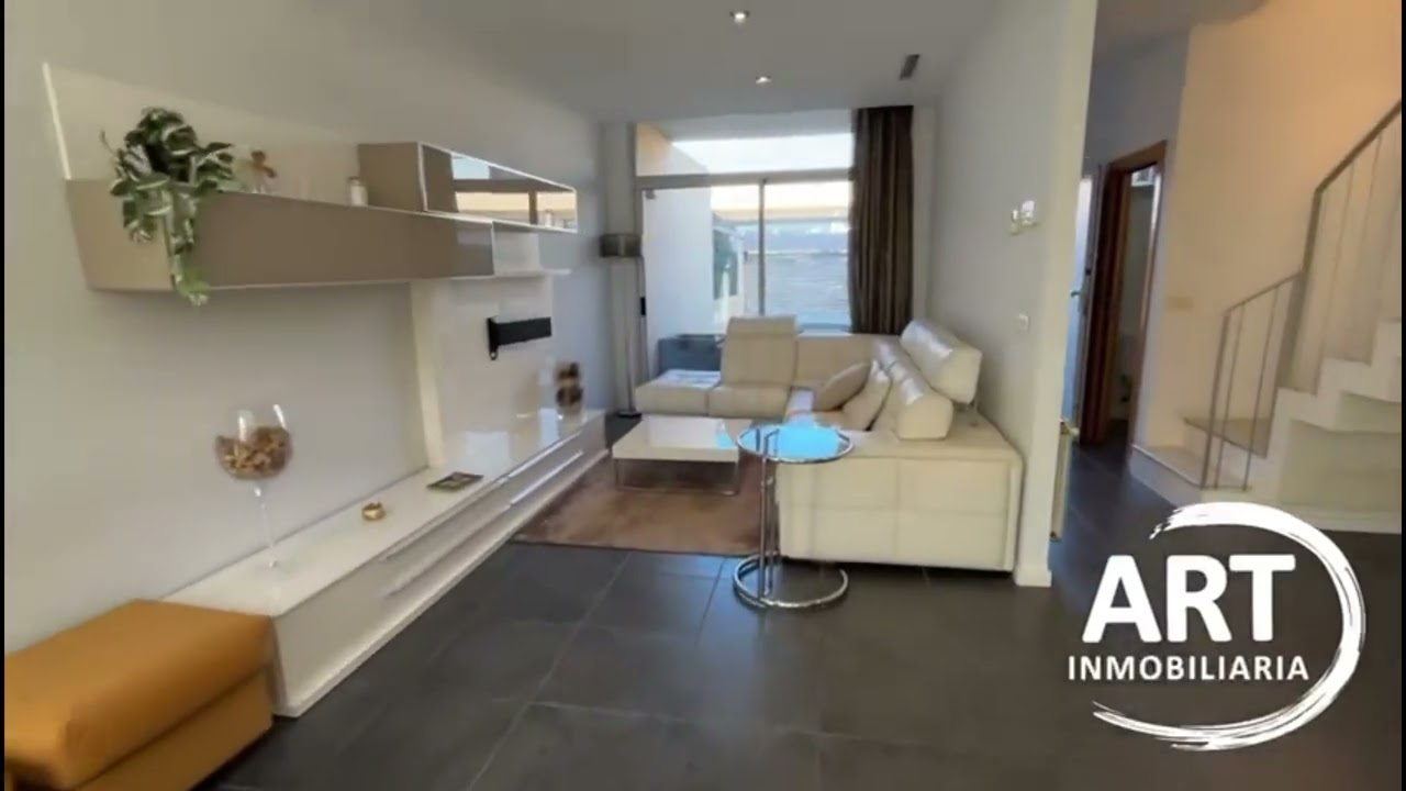 ALQUILER DE BONITA CASA ADOSADA CON ZONA COMUNITARIA, EN SAN ANTONIO DE BENAGÉBER. Referencia 2067