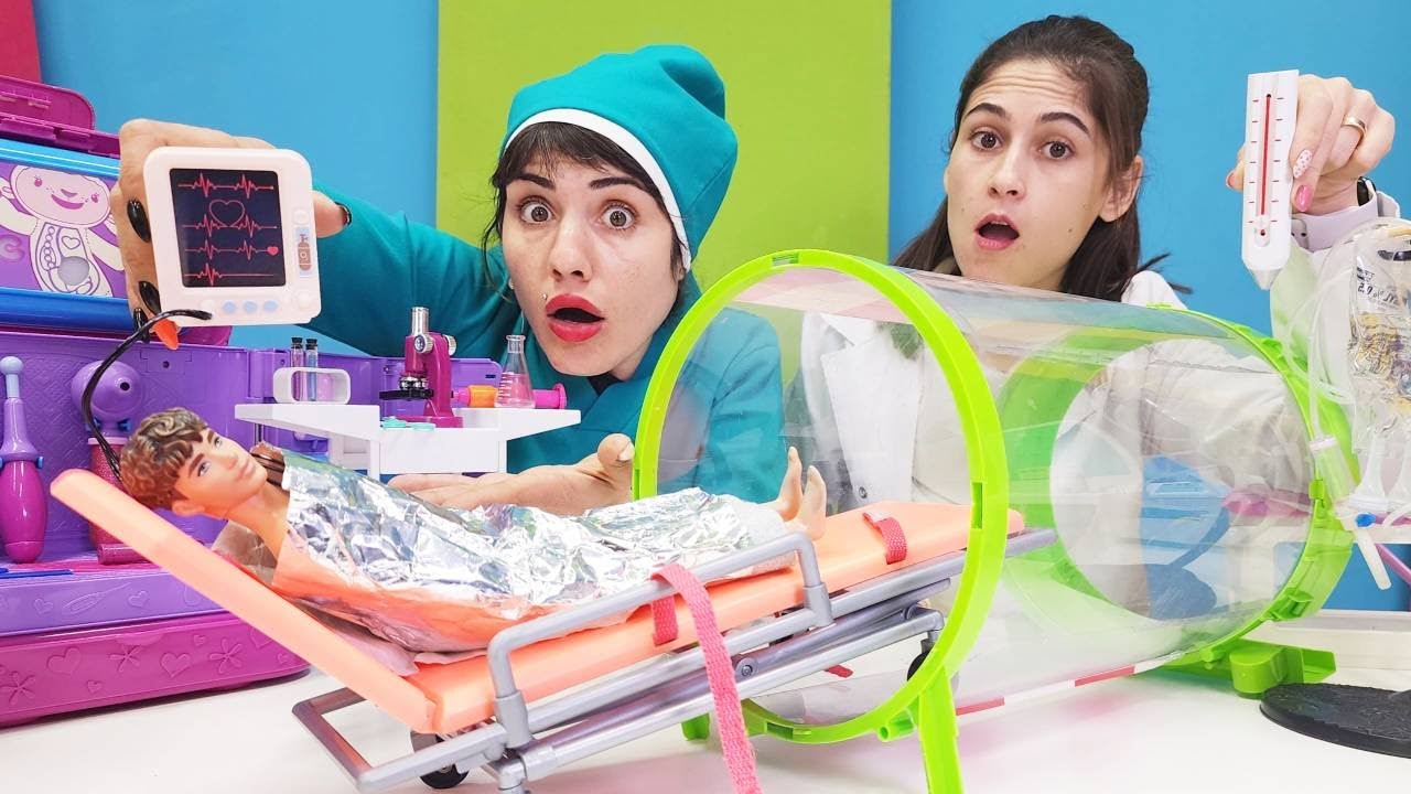 Ayşe ve Ümit ile Hayal hastanesi. Olamaz! Ken Soğuk suya girip hasta oluyor! Barbie oyunları