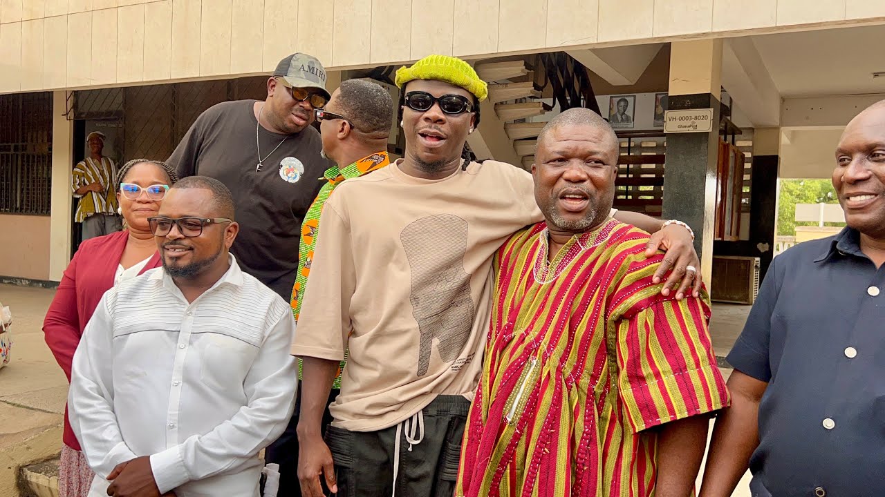 Stonebwoy visit Volta regional minister for his toucher experience in Ho 