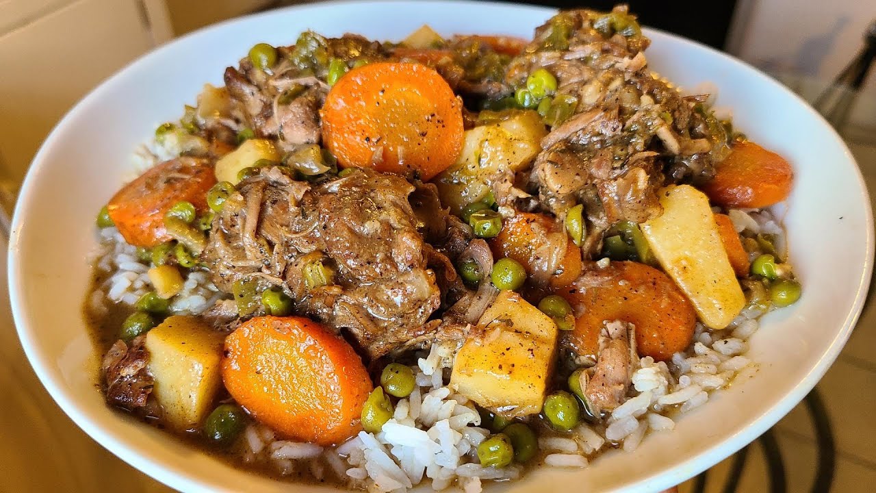 Тушеная индейка с овощами и рисом