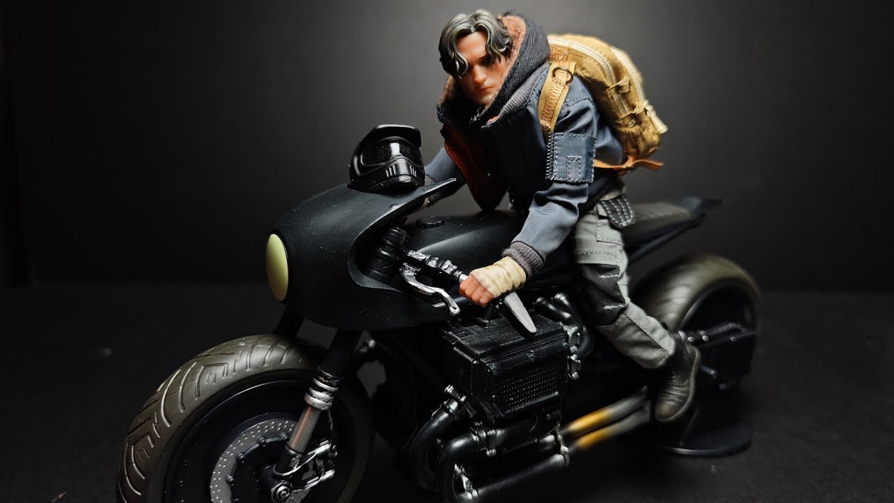 Обзор модели Remad Custom Motor Wanderer в масштабе 1/12 с мотоциклом Batcycle от McFarlane.