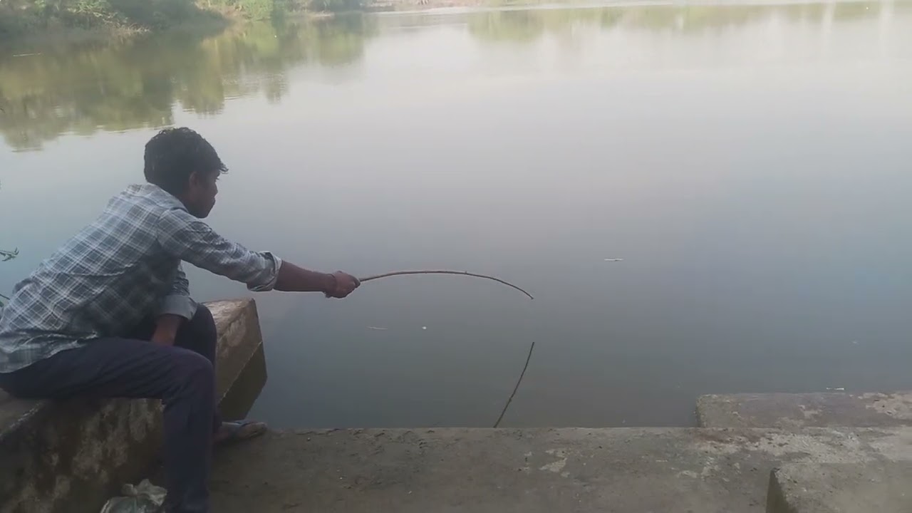 DESI FISH CATCHING VIDEO // HOOK FISHING WITH VILLAGERS BOYS 🎣🎣🎣🎣🤣🐬