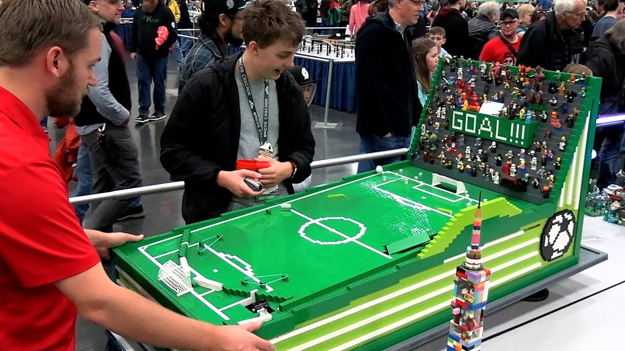 Working LEGO Pinball Machine with Motorized Ball Return