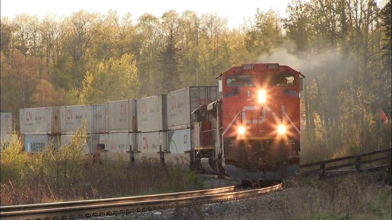CN Train Spotting HD: CN 8961 2144 & 8013 Leads CN 412 East w/ K5LLA Horn Show 20/23 5/14/15