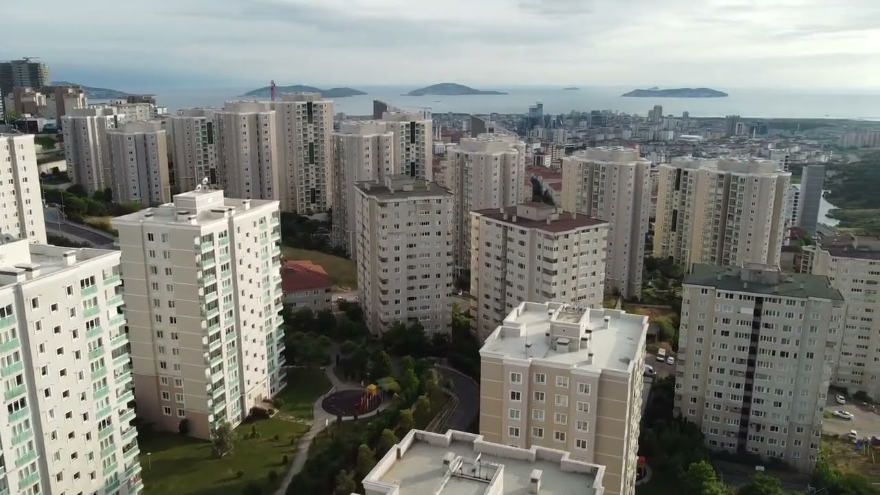 Maltepe (Zümrütevler, Fuaye Carsi) by Drone (4k). Istanbul. Turkey