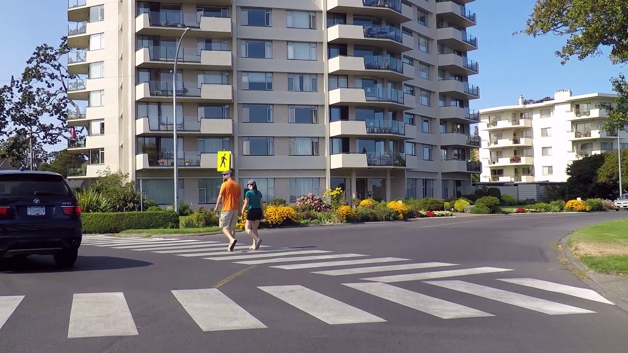 Driving in Oak Bay next to Victoria - British Columbia (BC) Canada - Coast & Houses/Property