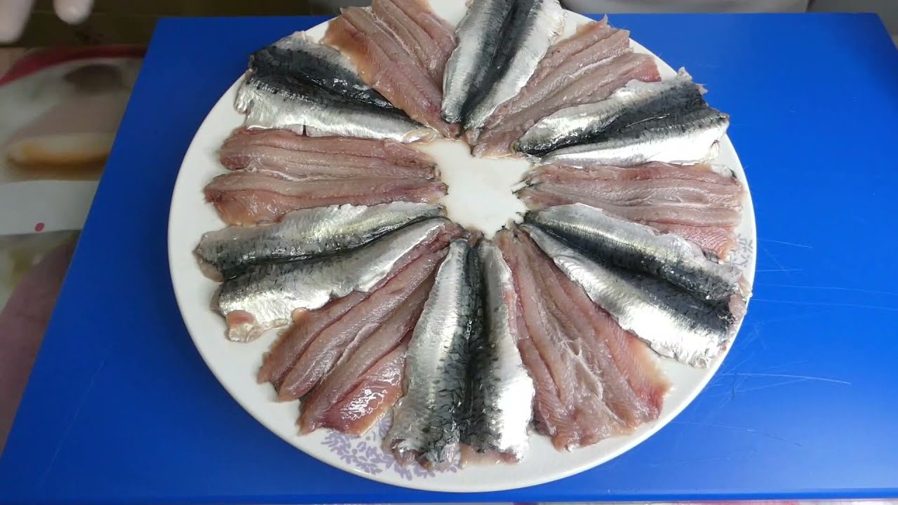 Como se quita la espina de una sardina en unos segundos sin cuchillo facil y sencillo paso a paso