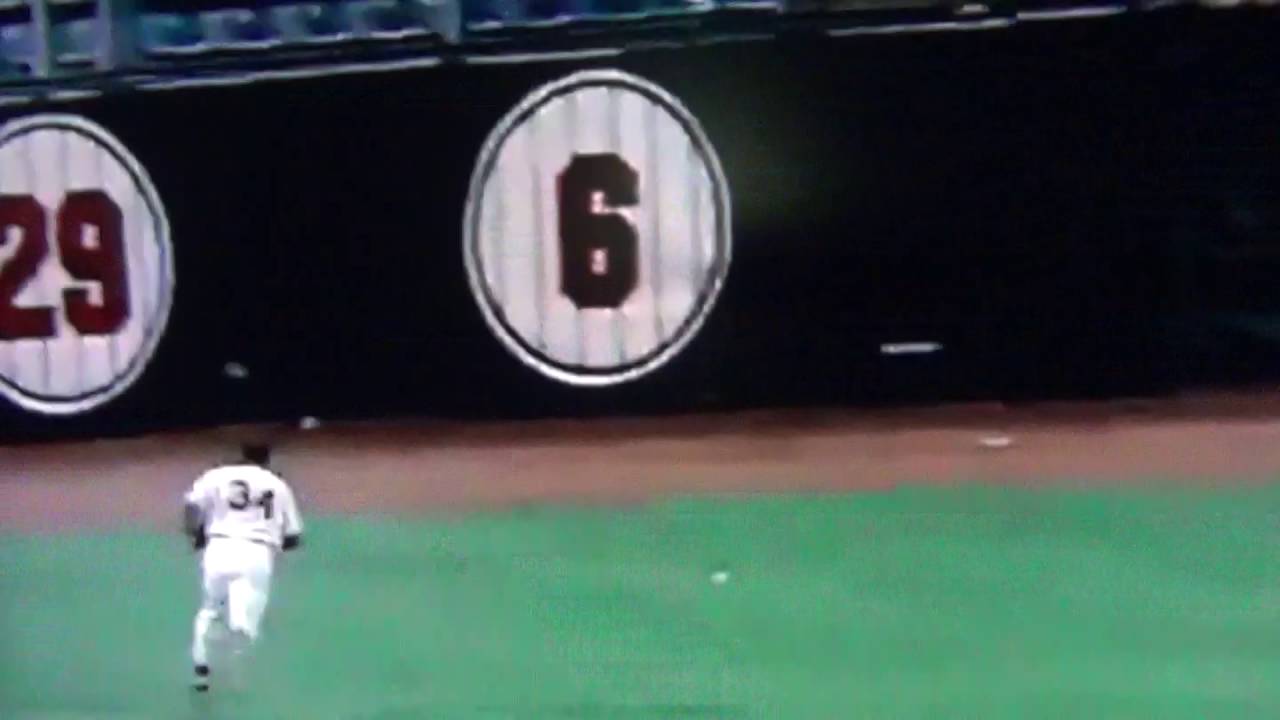 Devon White Inside The Park Home Run Bounces Over Kirby Puckett