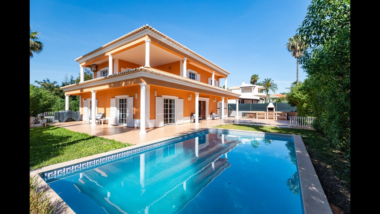 ID : W-02UDM5: Magnificent traditional 4-bedroom villa in Quinta Madeira - Vale Formoso