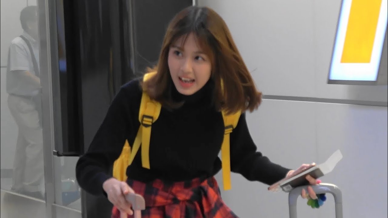 20180917 BNK48  MOBILE visited Japan（NRT）