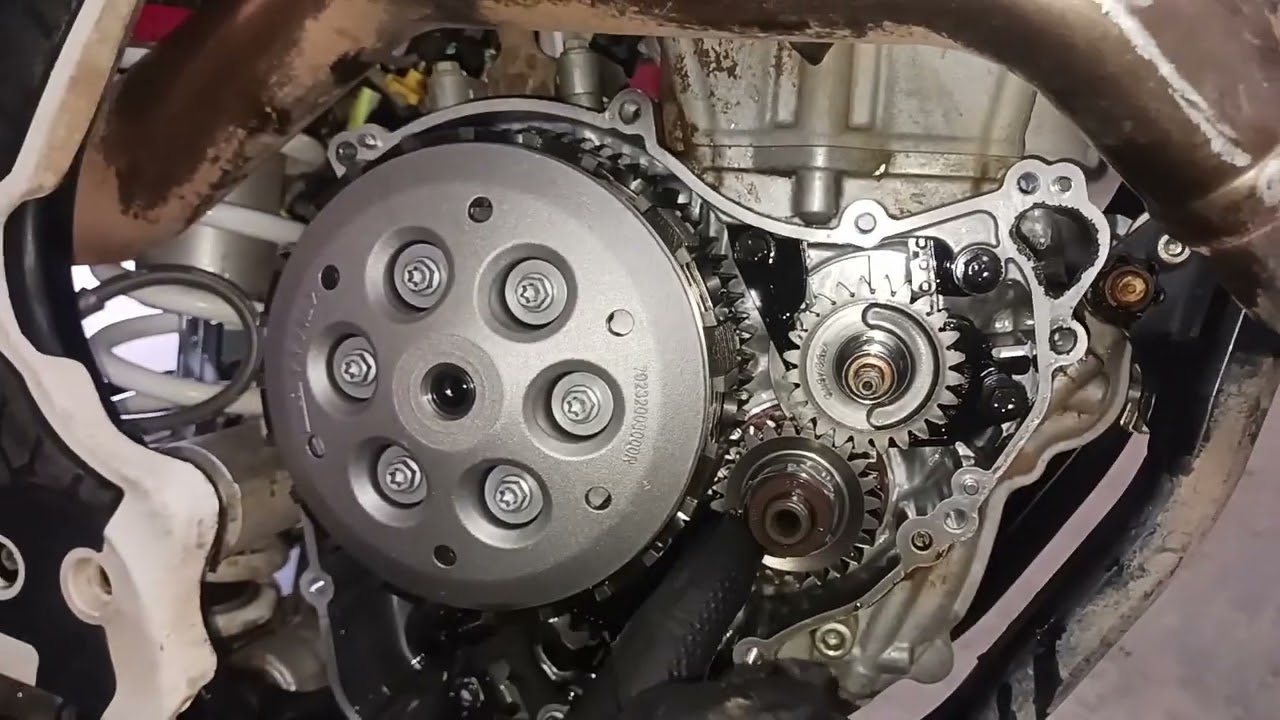 ktm 350 sxf oil pump idler gear update - how to