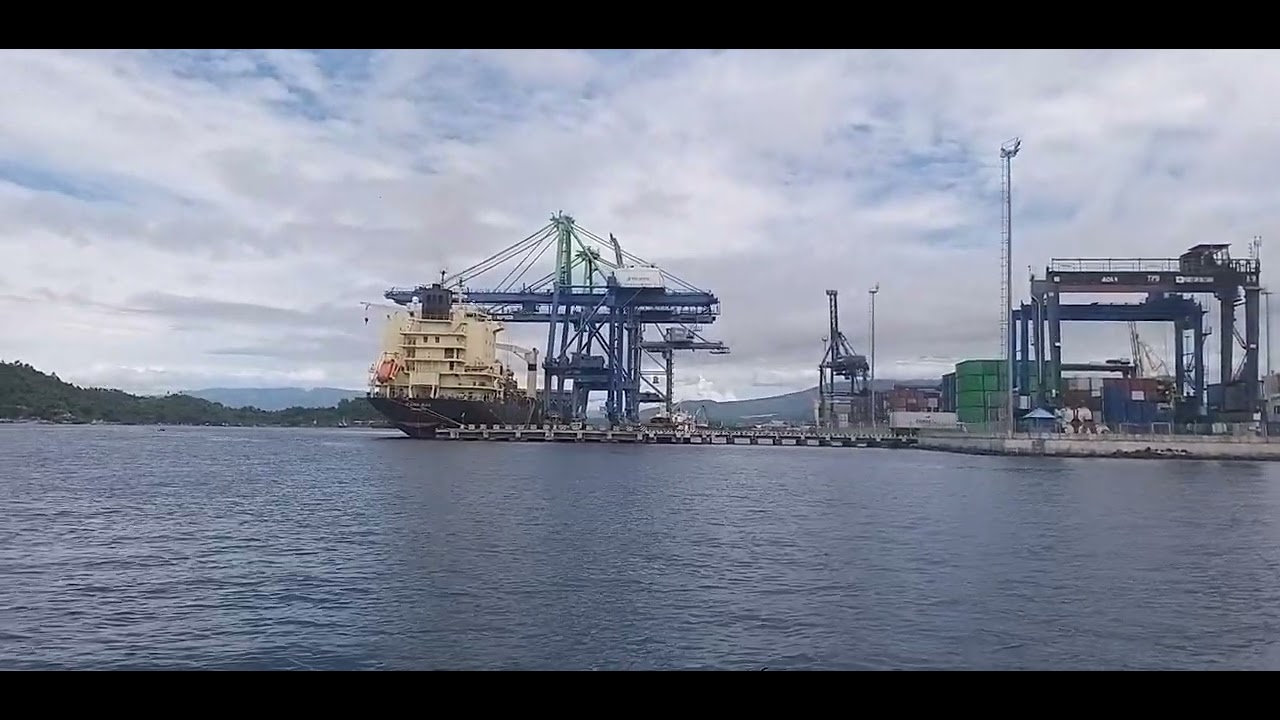 Bagian 1-Penyeberangan ke Pulau Lembeh dari Kota Bitung