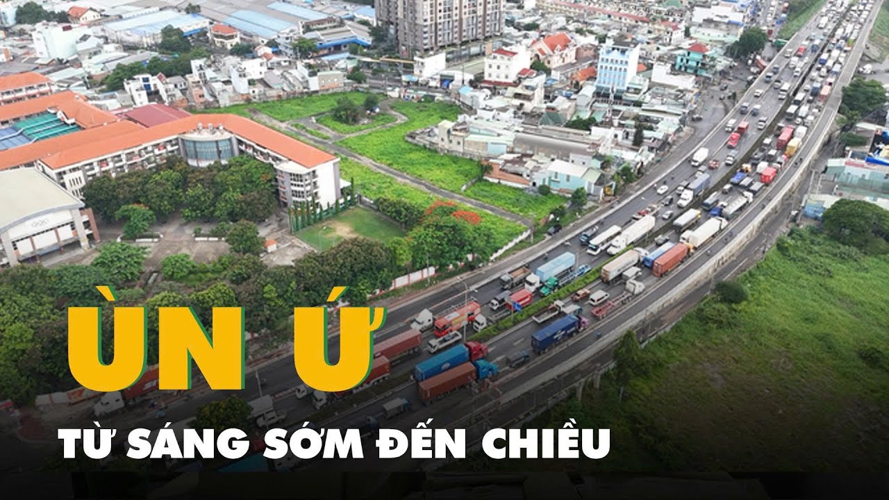 Quốc lộ 1 đoạn từ cầu vượt Trạm 2 đến quốc lộ 13 dài hơn 10km bị ùn ứ từ sáng sớm đến chiều