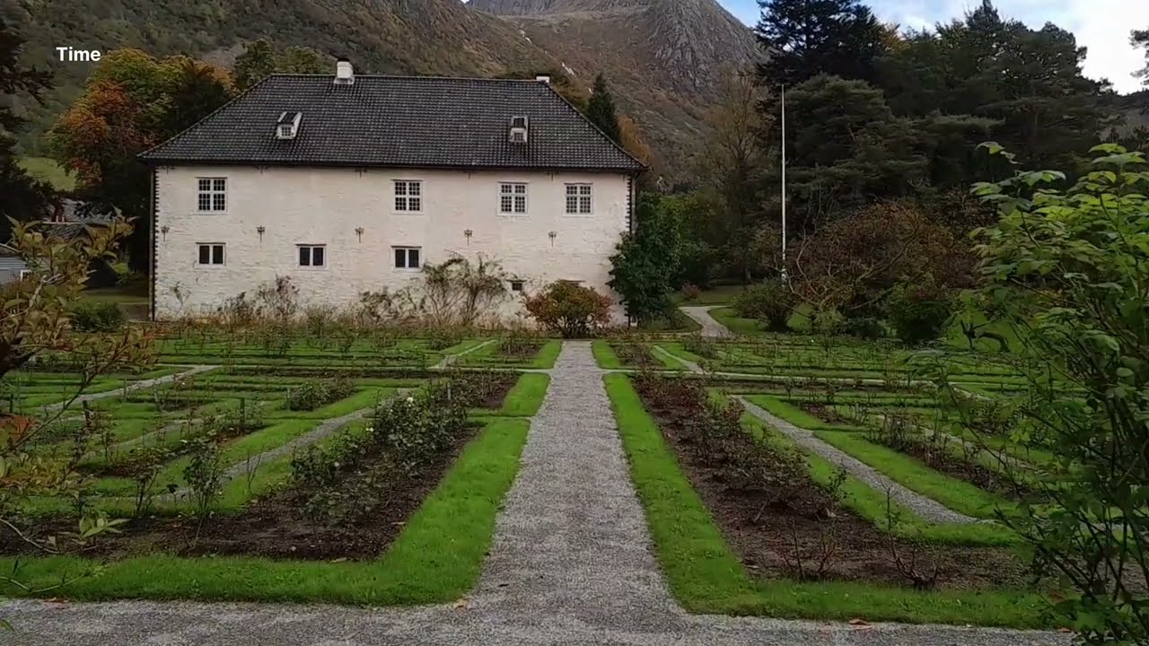 🇳🇴 Norway, Rosendal, Baroni  700 years old