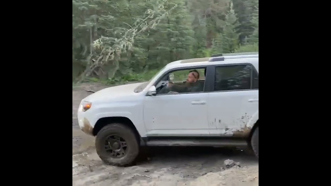 toyota 4runner playing  in mud #4Runner #mud  #toyota
