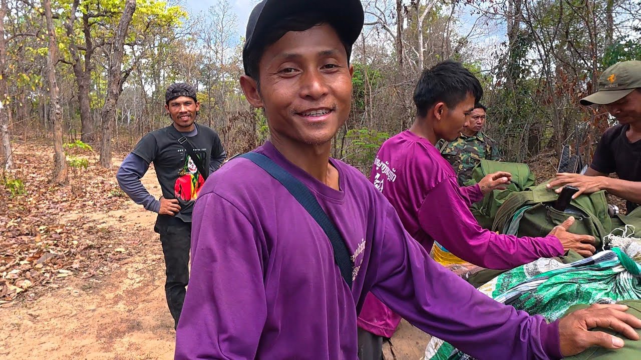 เข้าป่ากับทีมงาน//ເຂົ້າປ່າກັບທີມງານ Hieng บ่าวเฮียง คนหากิน