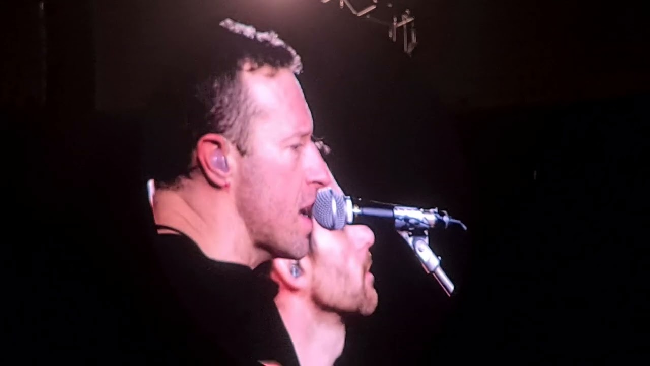 Coldplay - Magic (in french) Live in Paris 19.7.22