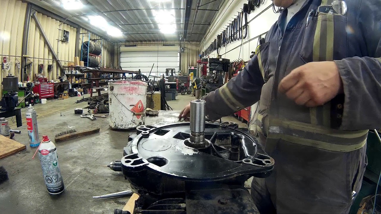 How to change a Briggs and Stratton Output Seal