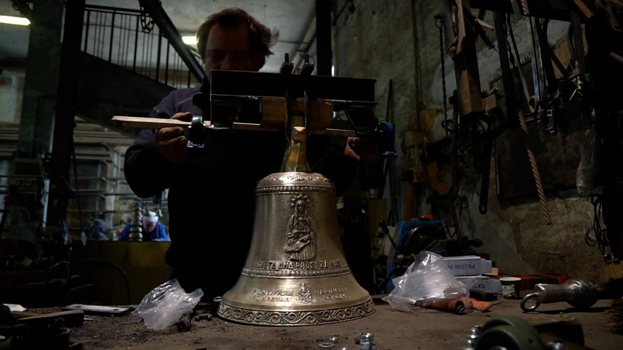 Come nasce la campana: 26 generazioni di artigiani