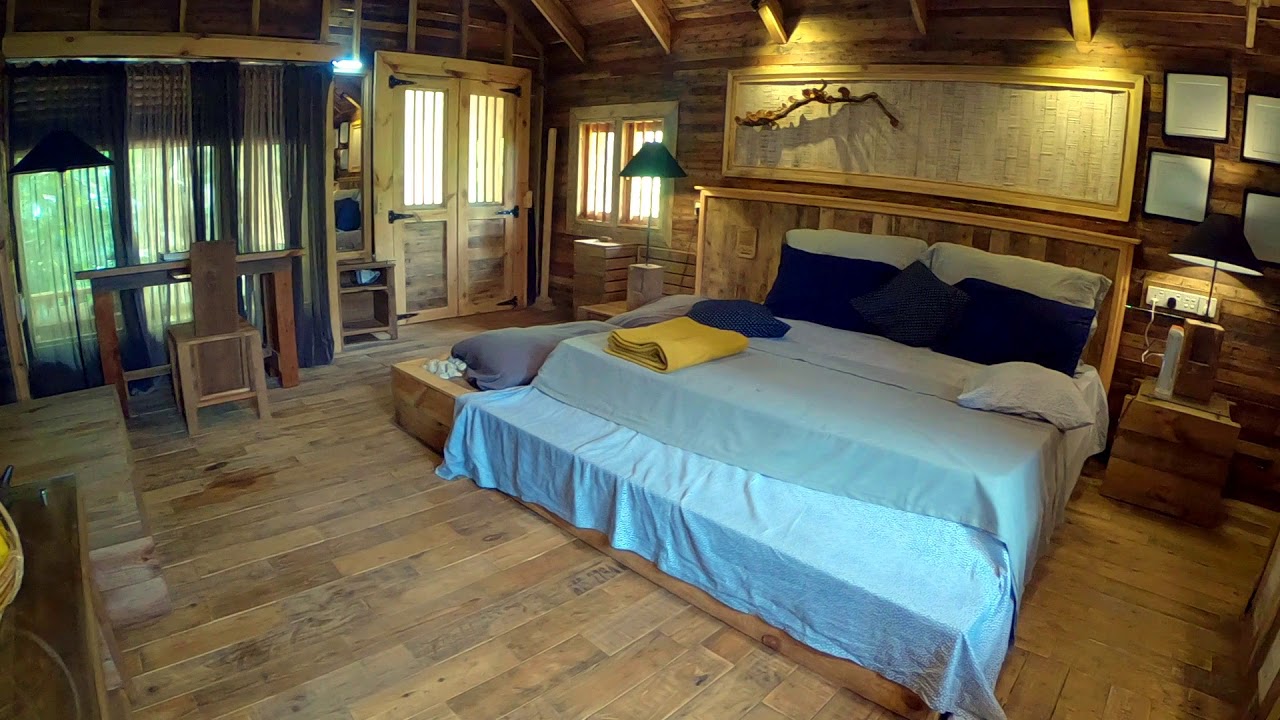 The Line - Inside a wooden Room / Hotels Srilanka