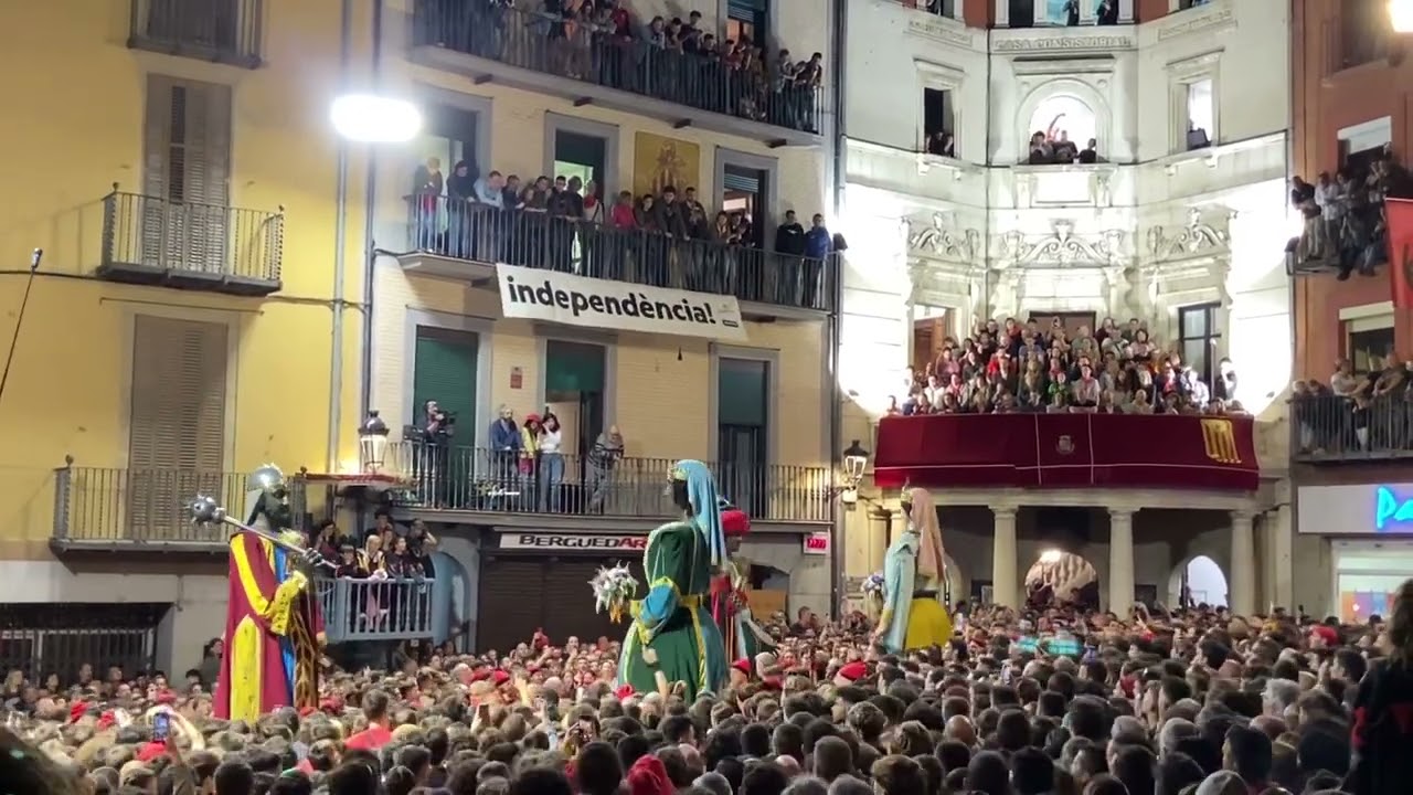 La Patum 2024: segon salt de diumenge dels Gegants
