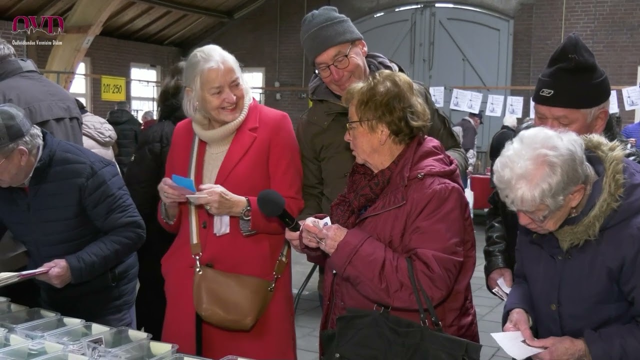 Historische plakplaatjes sparen bij de Coop /OVD.