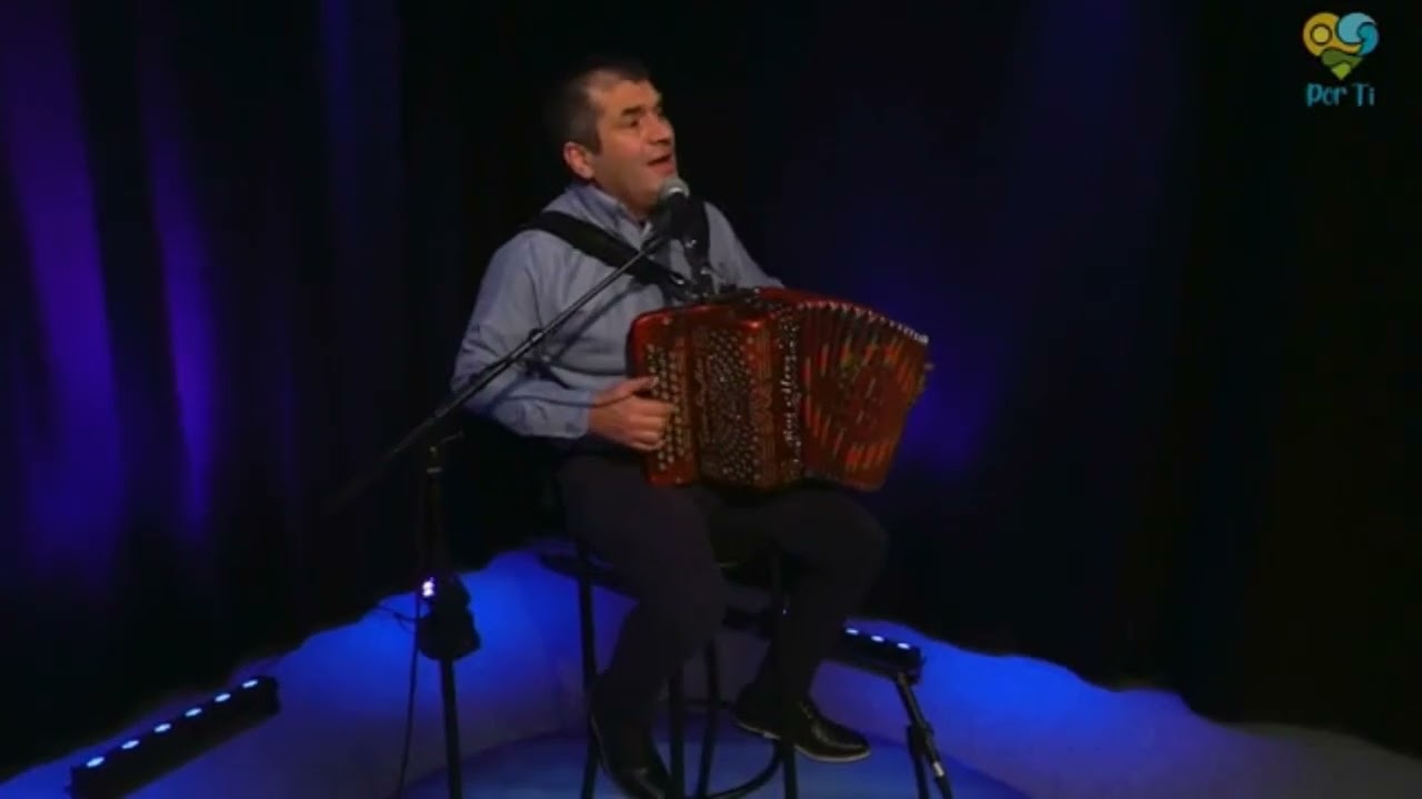 Sou Português Emigrante- Acústico- Concertina e voz