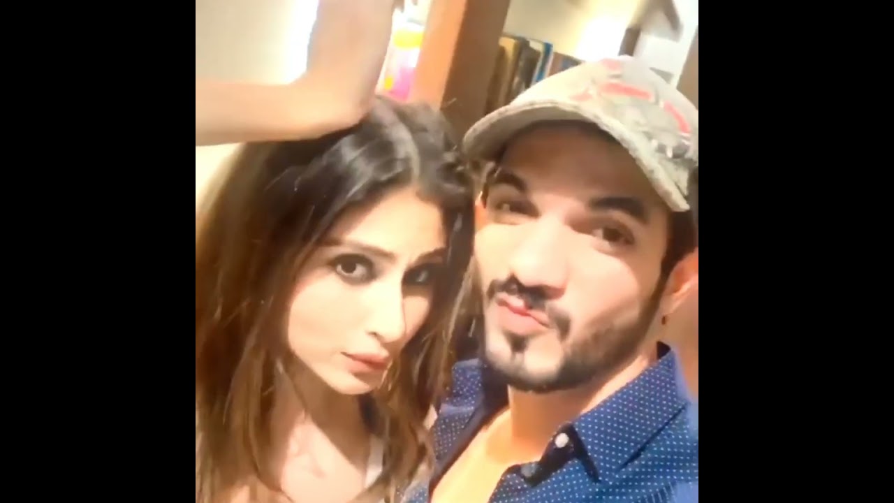 Mouni Roy and Arjun bijlani ll offscreen chemistry... ll #imouniroy #arjunbijlani