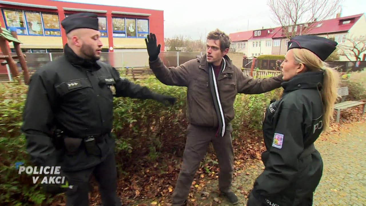 Policie v akci (9) – osamělý pán, panenka mezi odpadky, tour de bar a nevhodný přítel