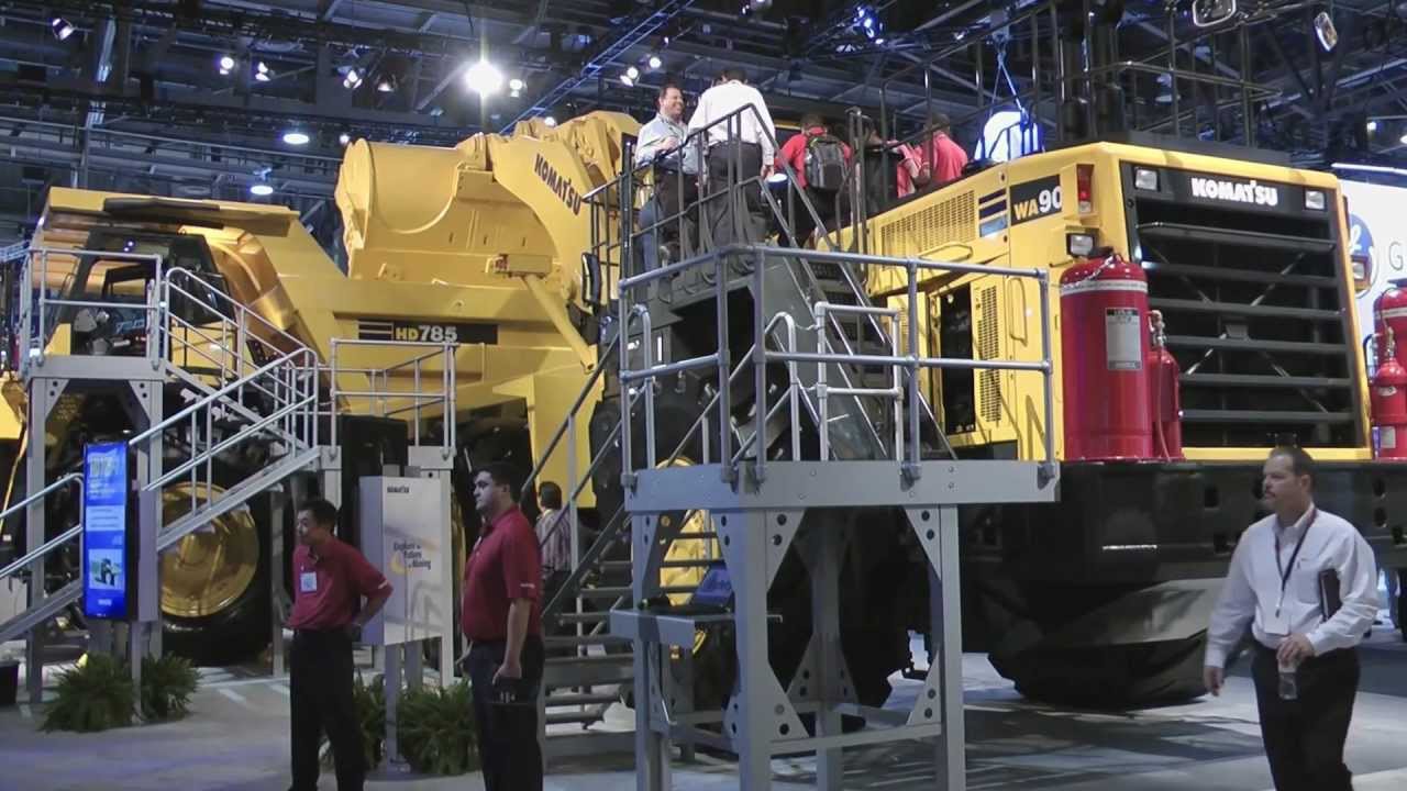 Komatsu WA900 wheel loader