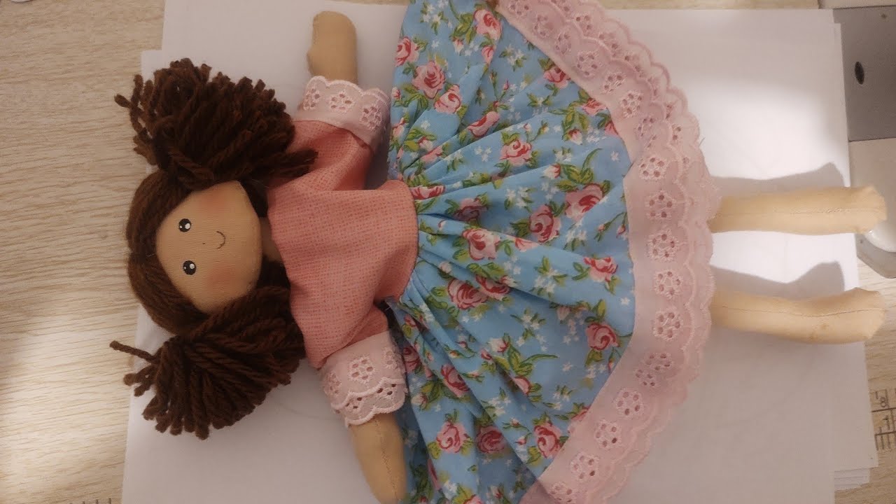Mini bonequinha  linda e facil  com molde gratis  na descrição  do video