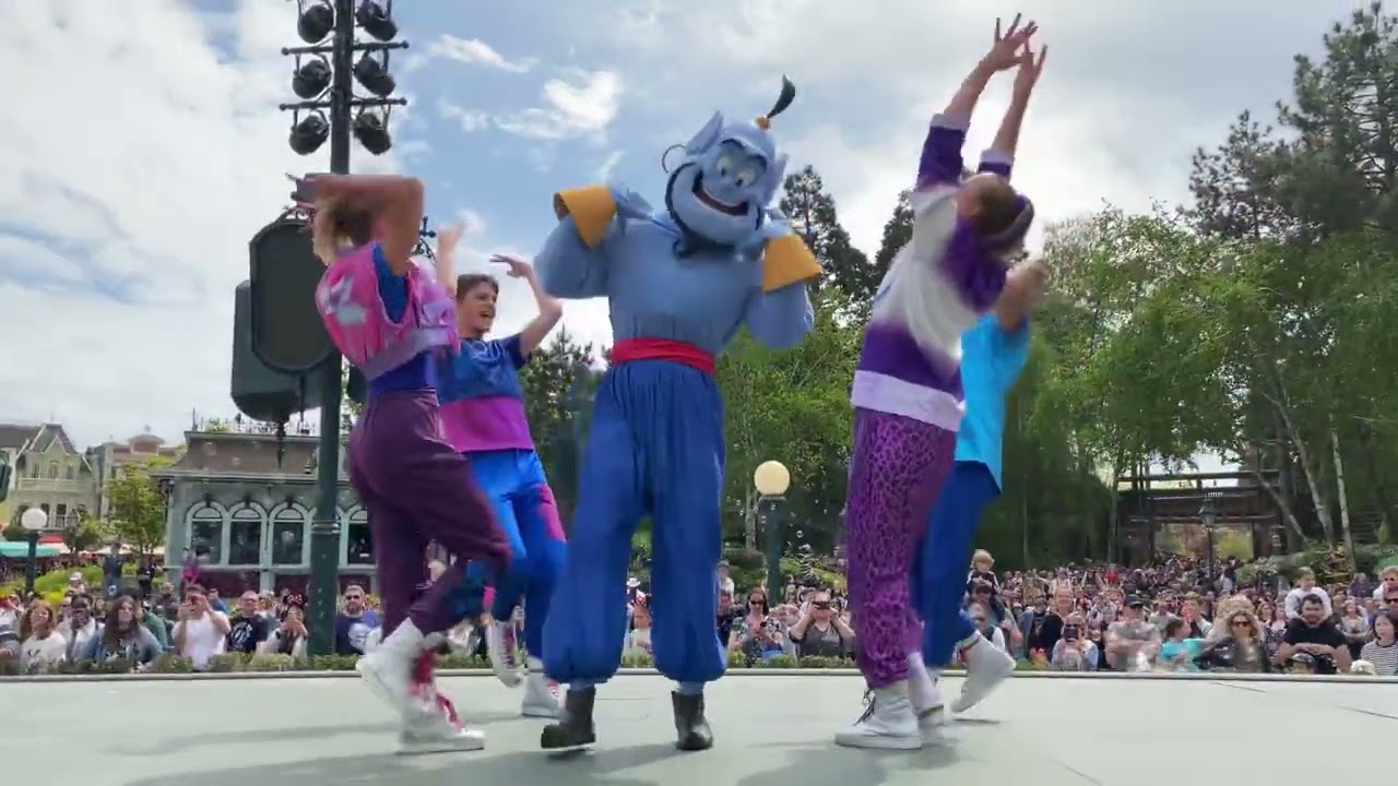 [Scene 3] Dream ... and shine brighter - Disneyland Paris