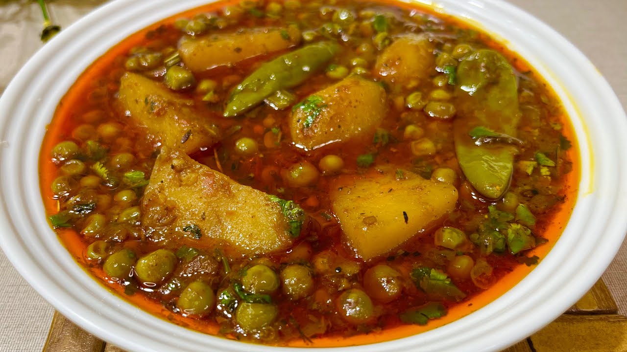 Aloo Matar Ka Salan | Simple Aloo Matar Curry Recipe | Matar Aloo Ki Sabzi 
