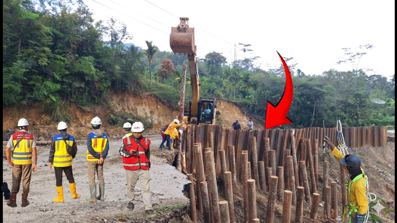 Jalur batu jomba‼️Puluhan kayu ditancapkan apakah cara ini bisa menahan longsor