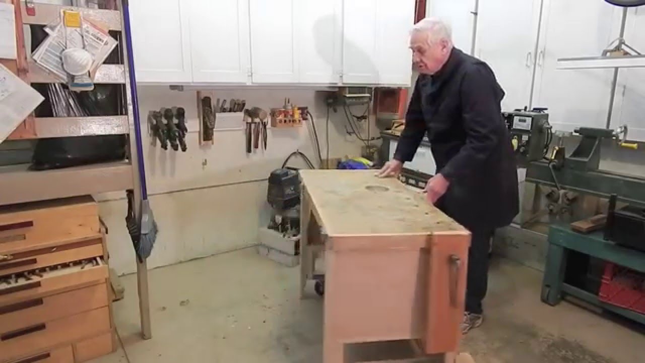 RETRACTING CASTERS 4 OF 6 - WORKBENCH