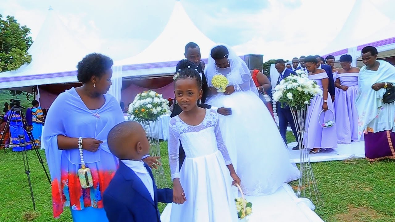 @Bahima Wedding: Procession of Frank & Sylivia, Cutting & Serving Cake Made Everyone Attentive.