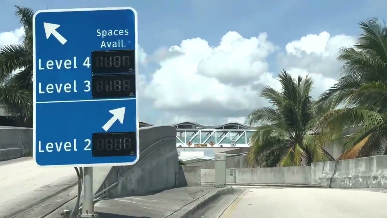 Ingreso al estacionamiento de FLL