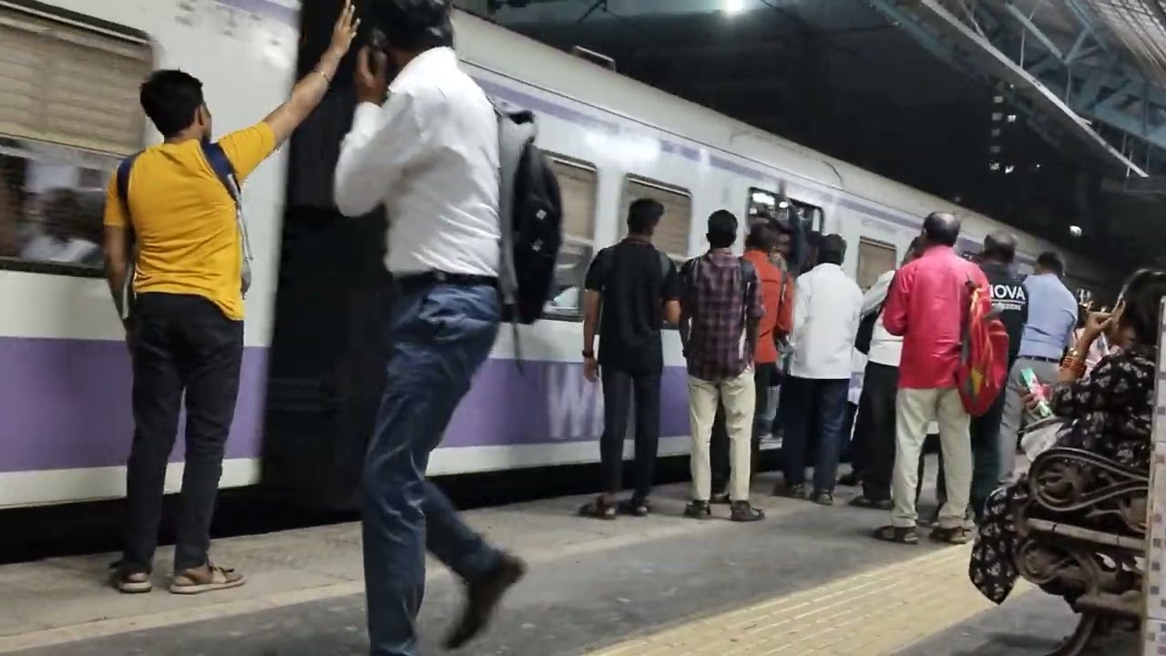 Mumbai local train arrival and departure #vlog #viralvideo #youtube #mumbailocal